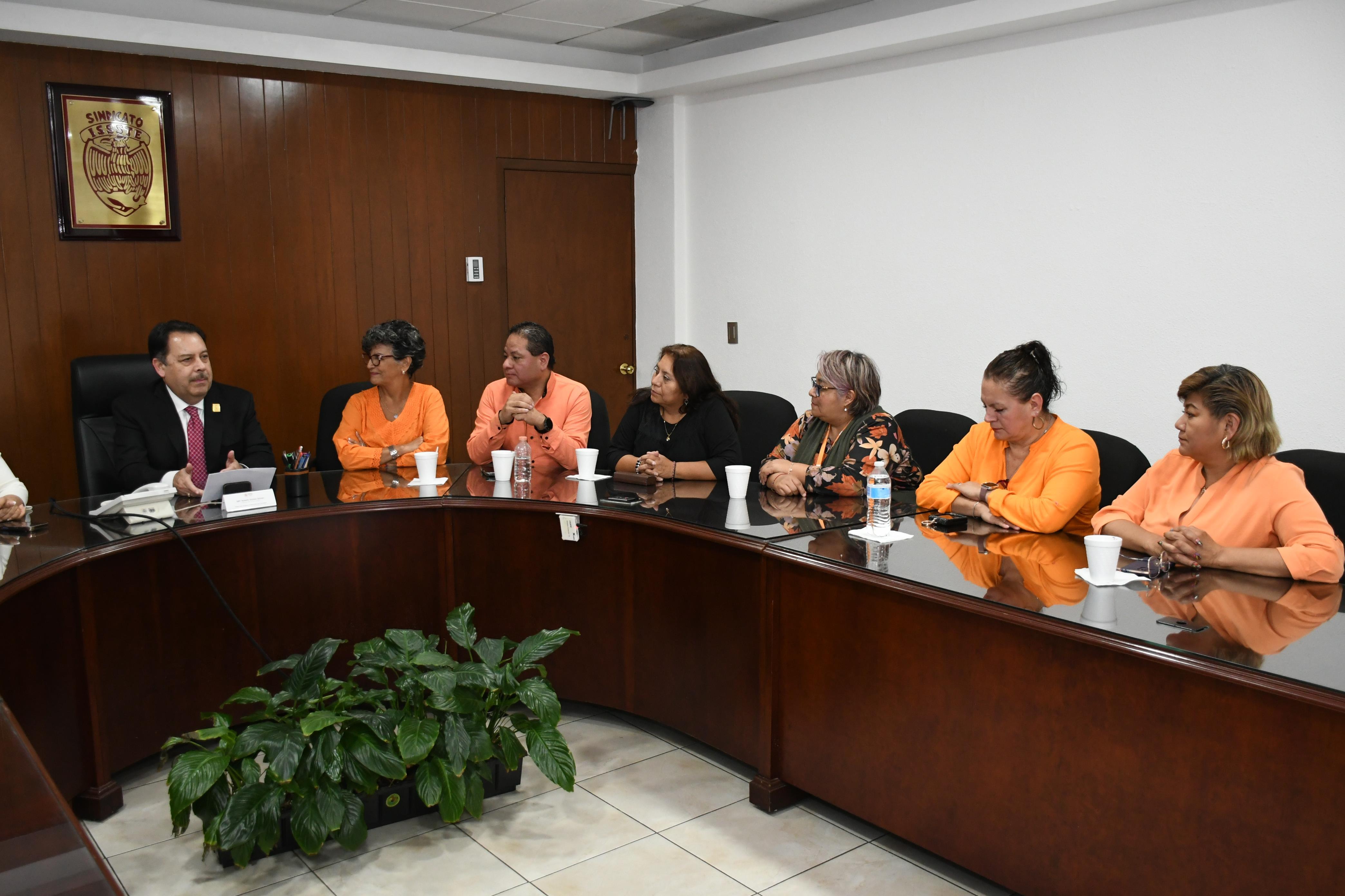Reunión con compañeras y compañeros de la Sección XLI, Hospital Regional "1º de Octubre"